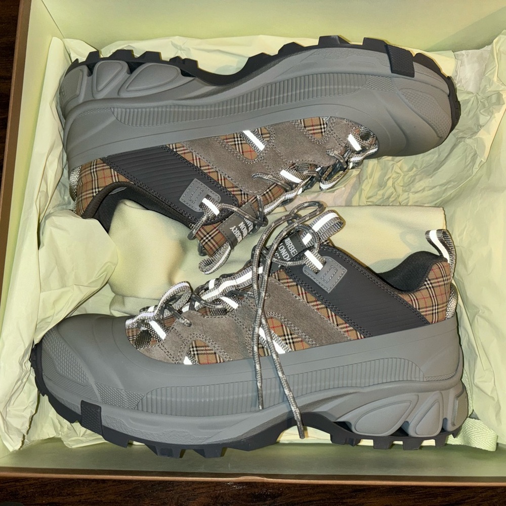 Women’s Burberry sneakers